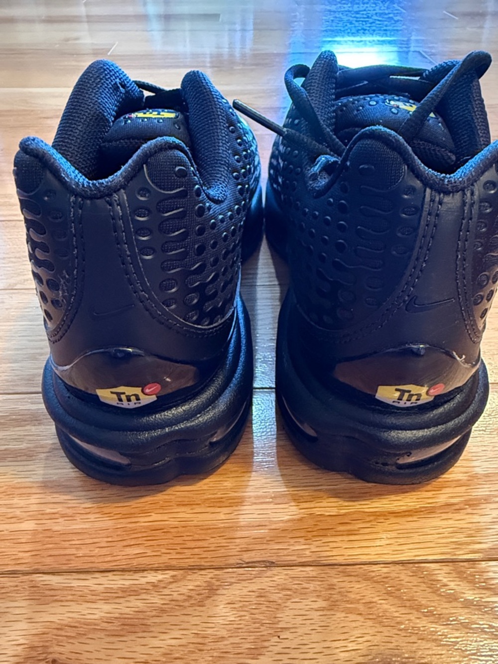 Nike Men's Black Air Max Plus TN Sneakers - Picture 8 of 10